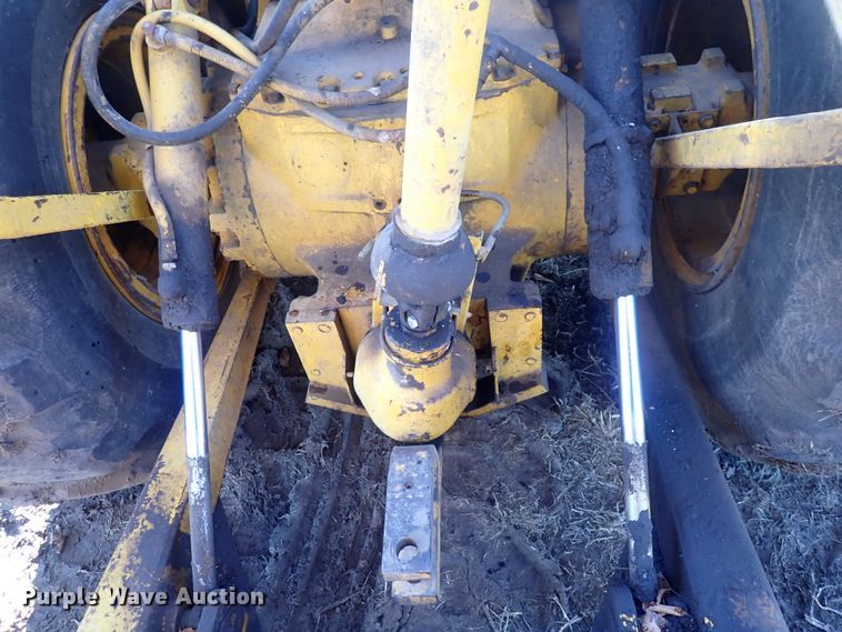 image for item DQ3899 John Deere 760  conventional scraper