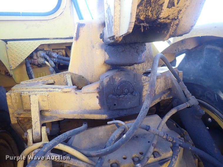 image for item DQ3899 John Deere 760  conventional scraper