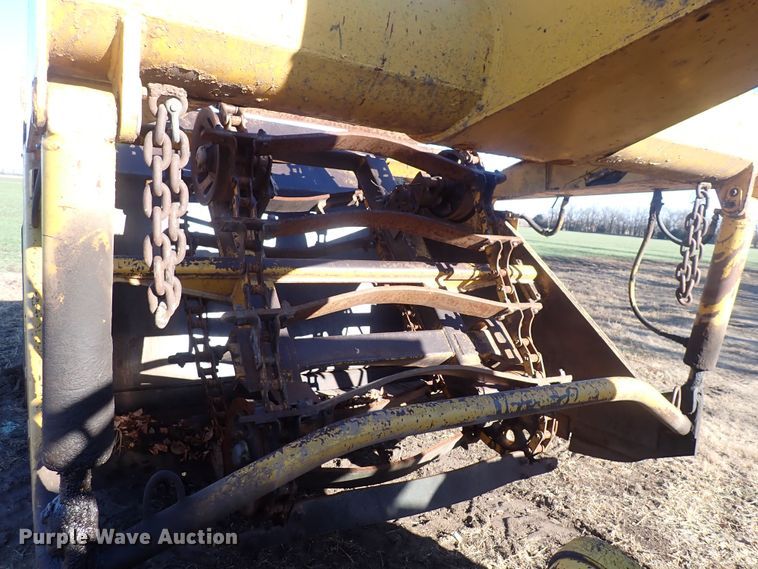 image for item DQ3899 John Deere 760  conventional scraper