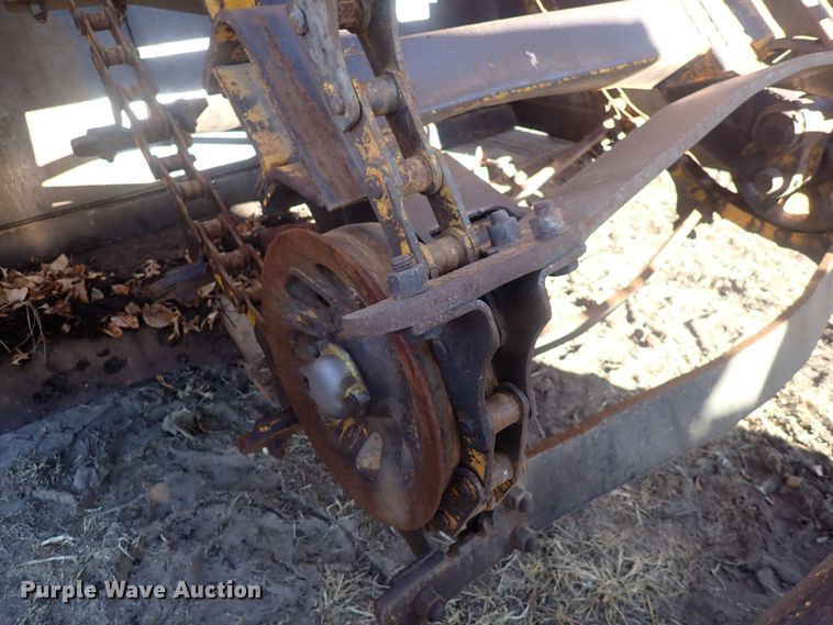 image for item DQ3899 John Deere 760  conventional scraper