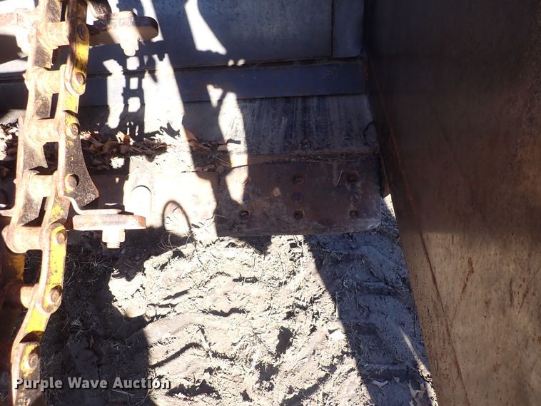 image for item DQ3899 John Deere 760  conventional scraper