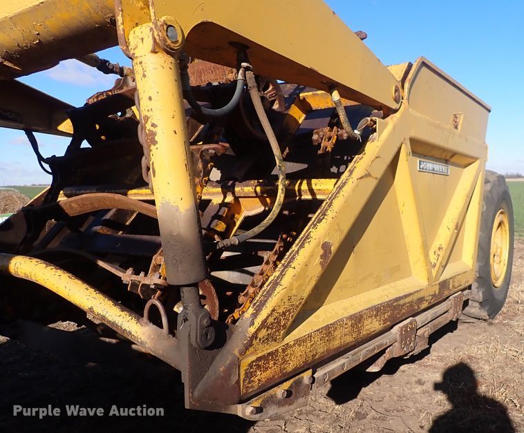 image for item DQ3899 John Deere 760  conventional scraper