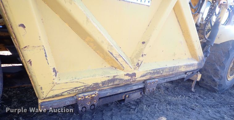 image for item DQ3899 John Deere 760  conventional scraper