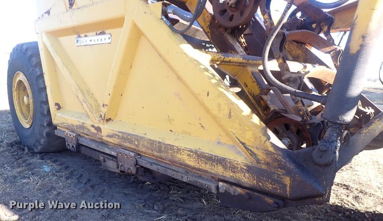 image for item DQ3899 John Deere 760  conventional scraper