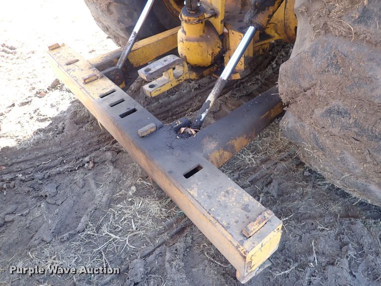 image for item DQ3899 John Deere 760  conventional scraper