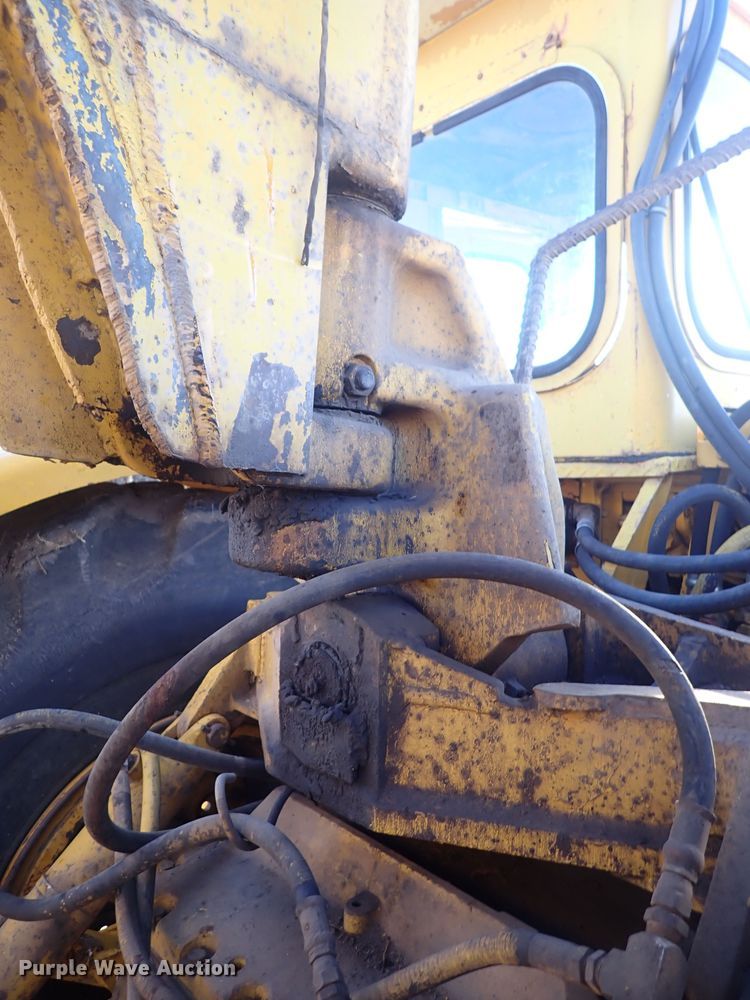 image for item DQ3899 John Deere 760  conventional scraper