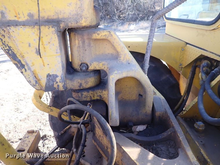 image for item DQ3899 John Deere 760  conventional scraper