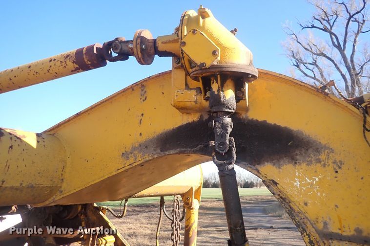 image for item DQ3899 John Deere 760  conventional scraper