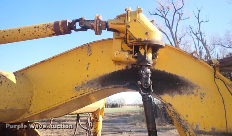 image for item DQ3899 John Deere 760  conventional scraper