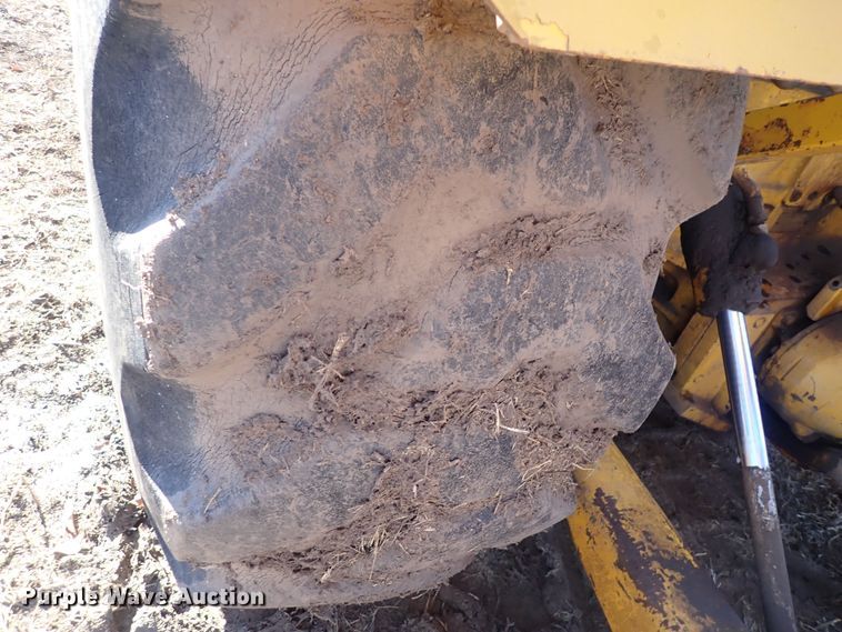 image for item DQ3899 John Deere 760  conventional scraper