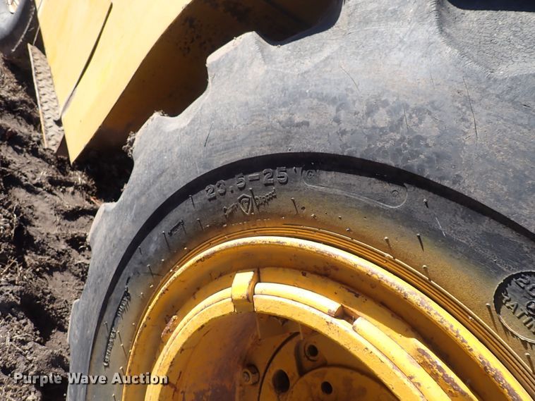 image for item DQ3899 John Deere 760  conventional scraper