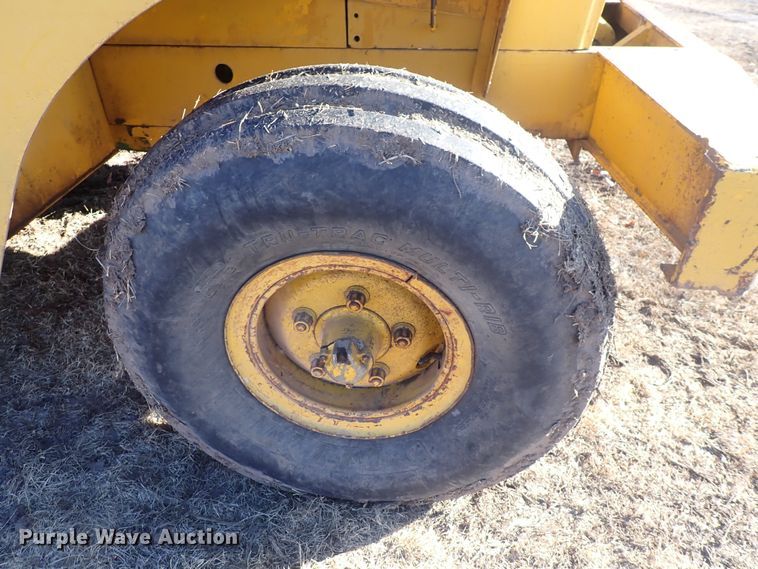 image for item DQ3899 John Deere 760  conventional scraper