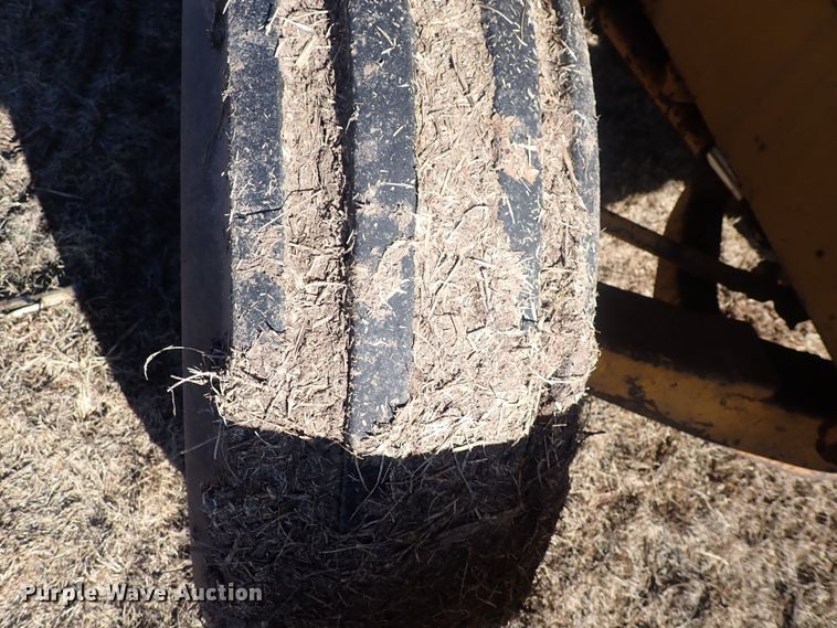 image for item DQ3899 John Deere 760  conventional scraper