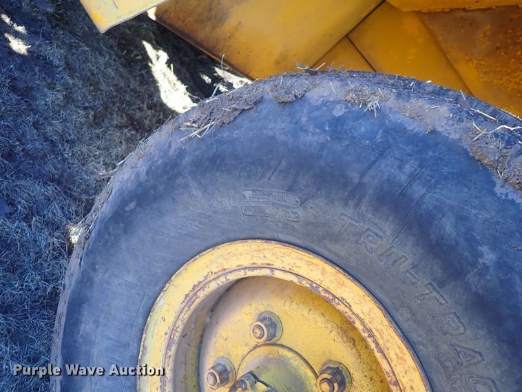 image for item DQ3899 John Deere 760  conventional scraper