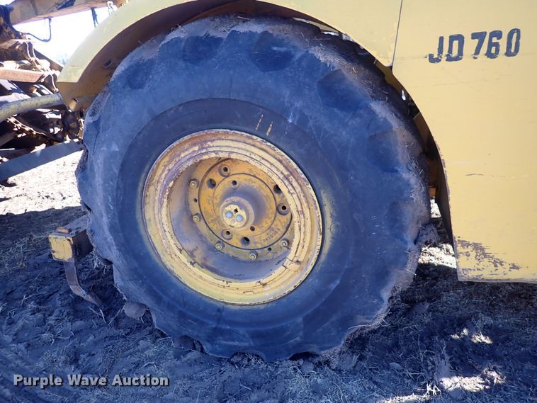 image for item DQ3899 John Deere 760  conventional scraper