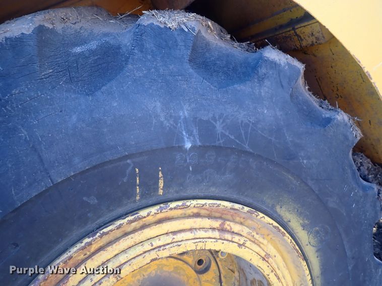 image for item DQ3899 John Deere 760  conventional scraper