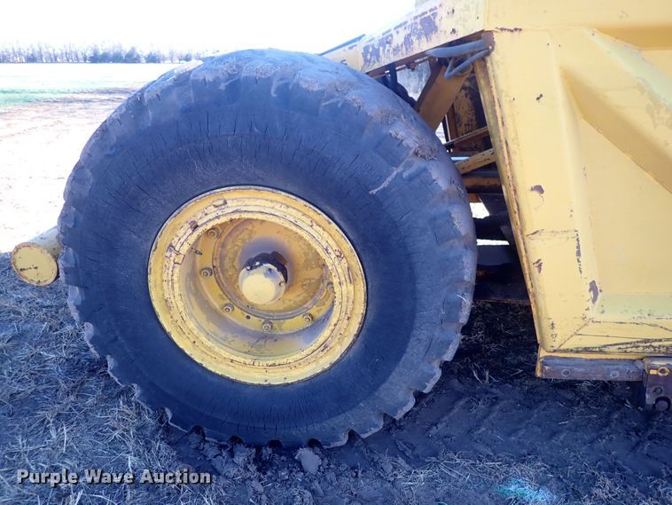 image for item DQ3899 John Deere 760  conventional scraper