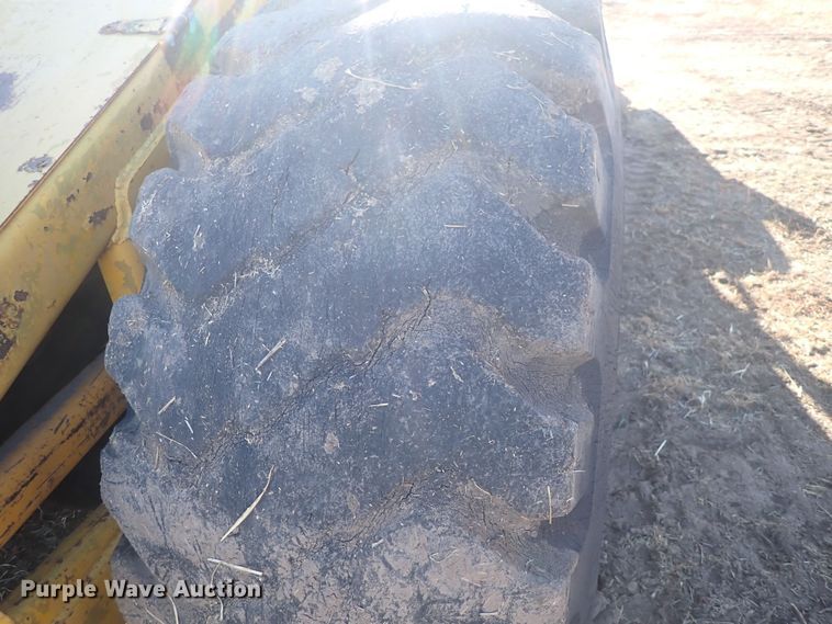 image for item DQ3899 John Deere 760  conventional scraper