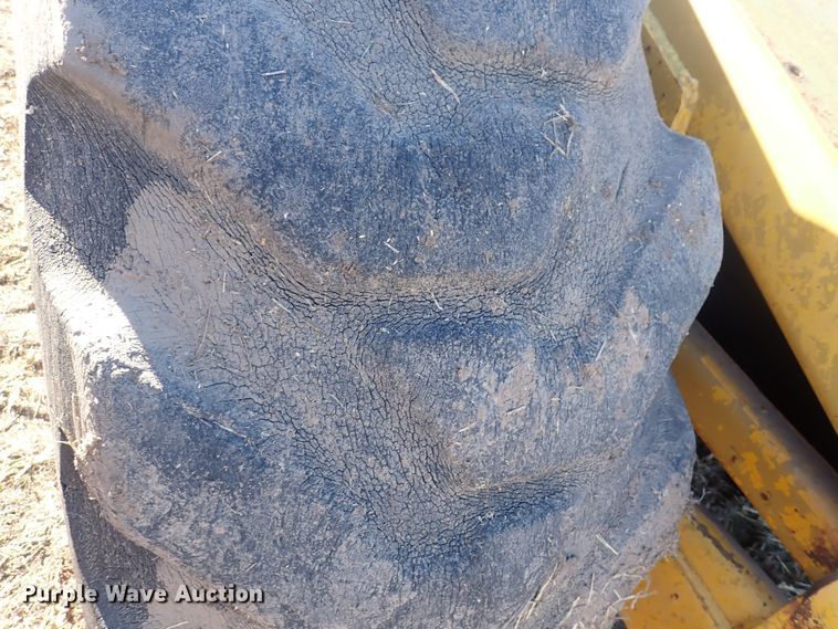 image for item DQ3899 John Deere 760  conventional scraper