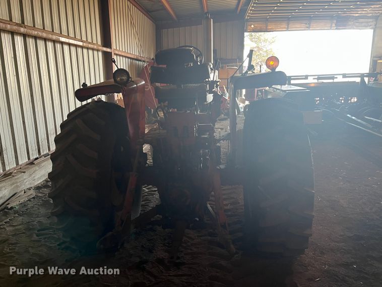 image for item DQ3902 International Harvester F966  tractor