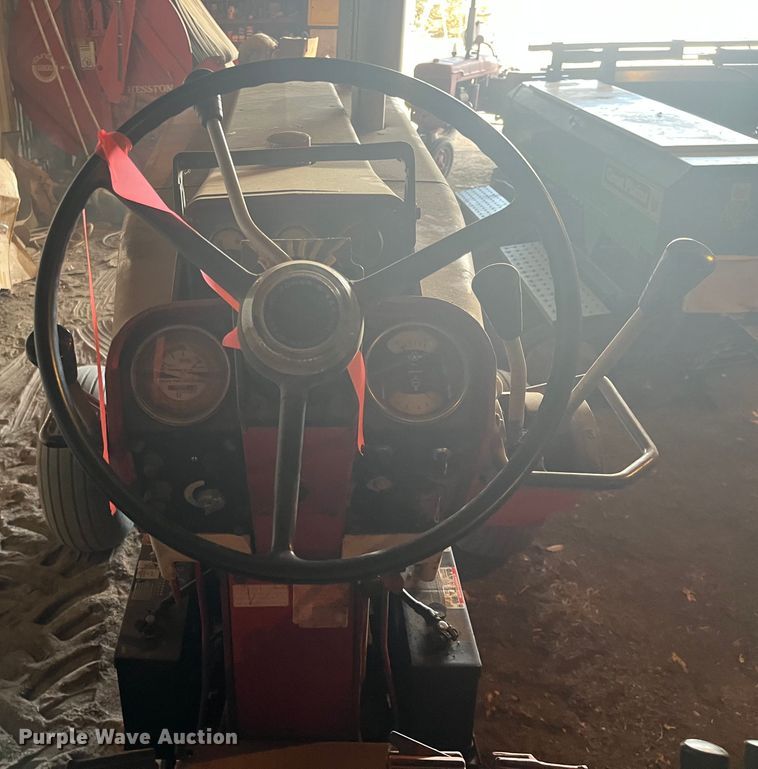 image for item DQ3902 International Harvester F966  tractor