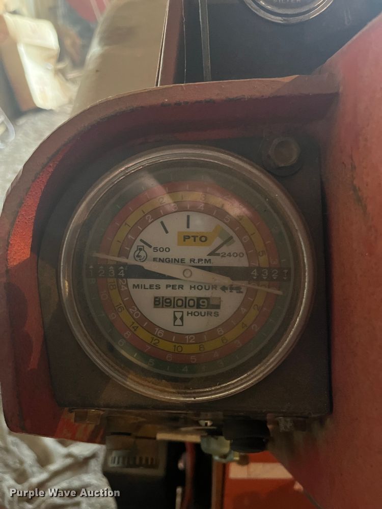 image for item DQ3902 International Harvester F966  tractor