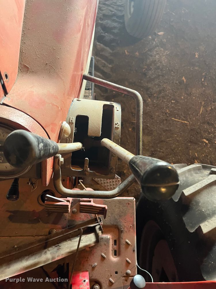 image for item DQ3902 International Harvester F966  tractor