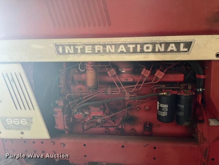 image for item DQ3902 International Harvester F966  tractor