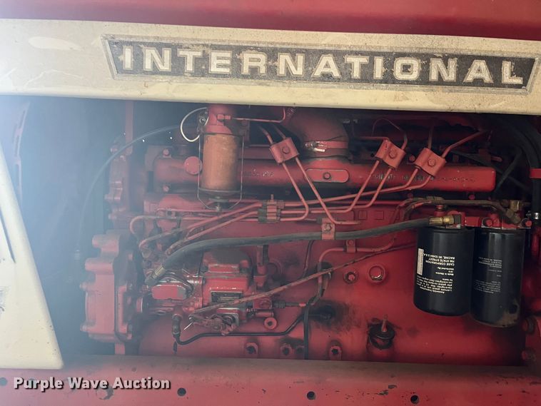 image for item DQ3902 International Harvester F966  tractor