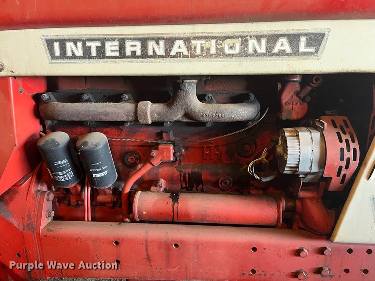 image for item DQ3902 International Harvester F966  tractor