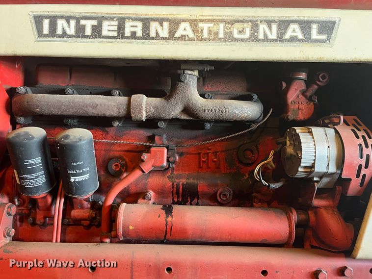 image for item DQ3902 International Harvester F966  tractor