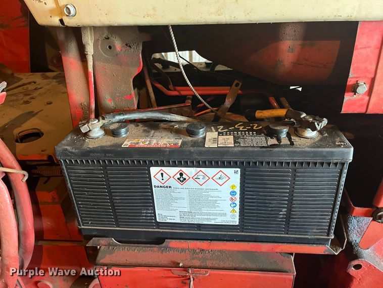 image for item DQ3902 International Harvester F966  tractor