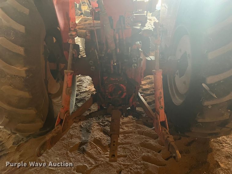 image for item DQ3902 International Harvester F966  tractor