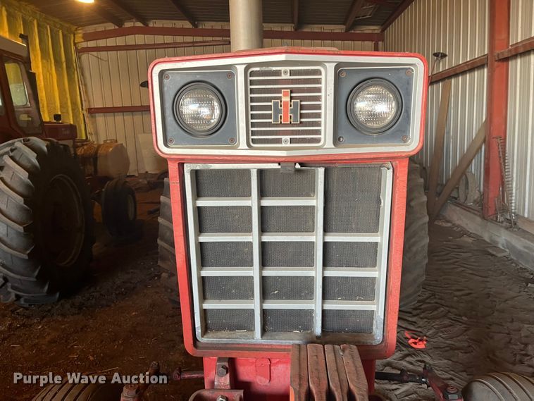 image for item DQ3902 International Harvester F966  tractor