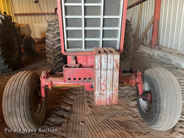 image for item DQ3902 International Harvester F966  tractor