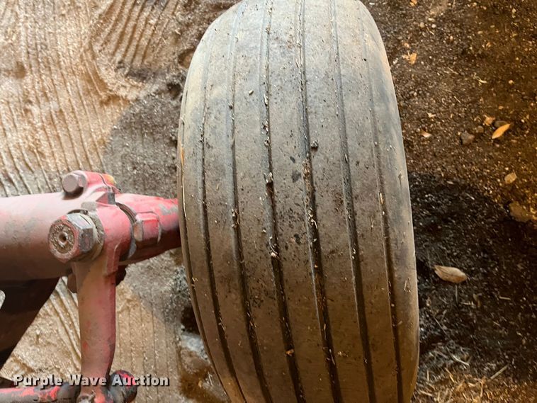 image for item DQ3902 International Harvester F966  tractor