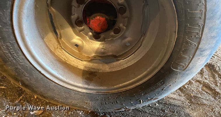 image for item DQ3902 International Harvester F966  tractor