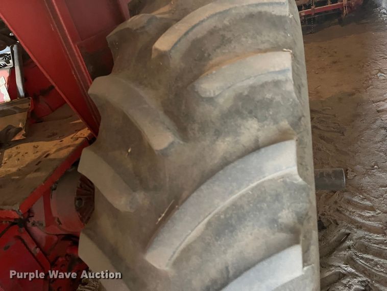 image for item DQ3902 International Harvester F966  tractor