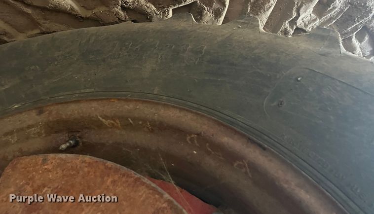 image for item DQ3902 International Harvester F966  tractor