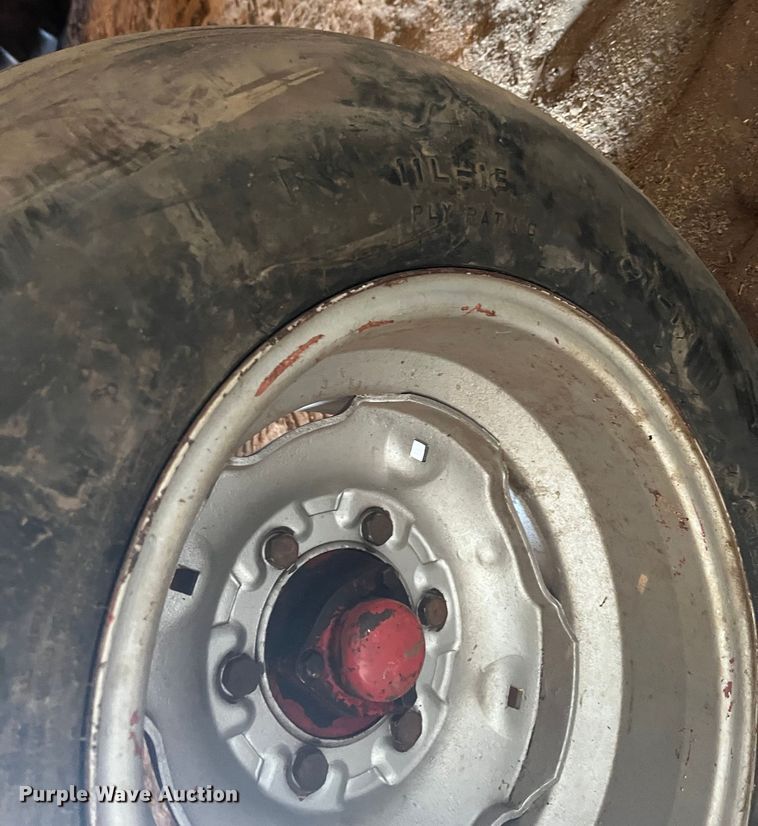 image for item DQ3902 International Harvester F966  tractor