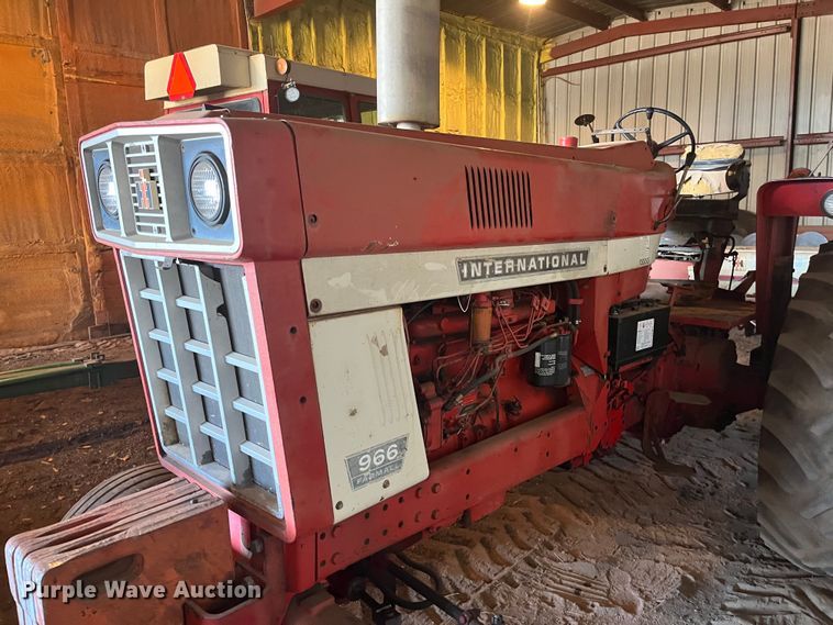 image for item DQ3902 International Harvester F966  tractor