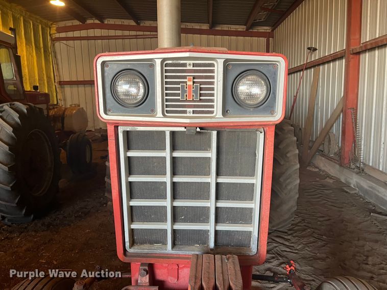 image for item DQ3902 International Harvester F966  tractor