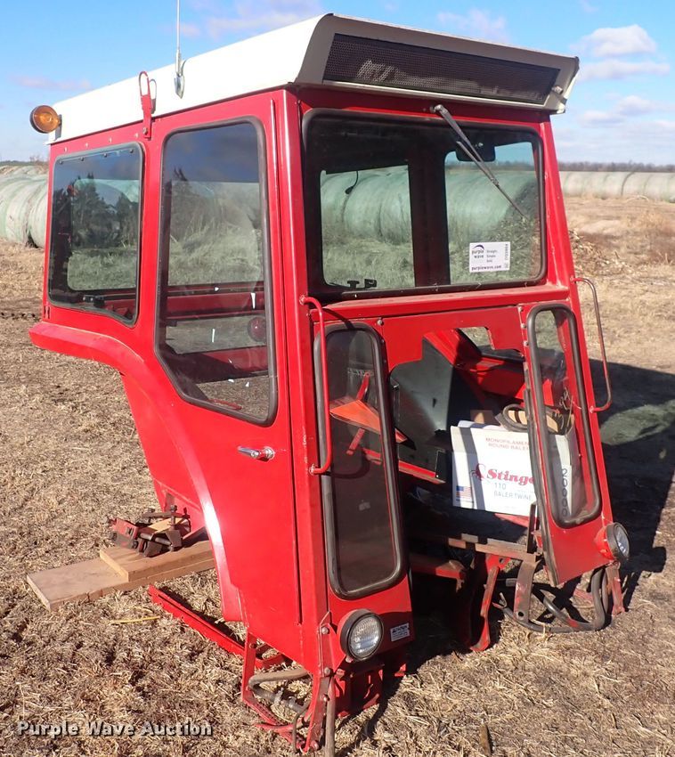 image for item DQ3904 International Harvester 60M  tractor cab