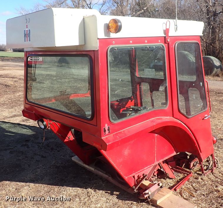image for item DQ3904 International Harvester 60M  tractor cab