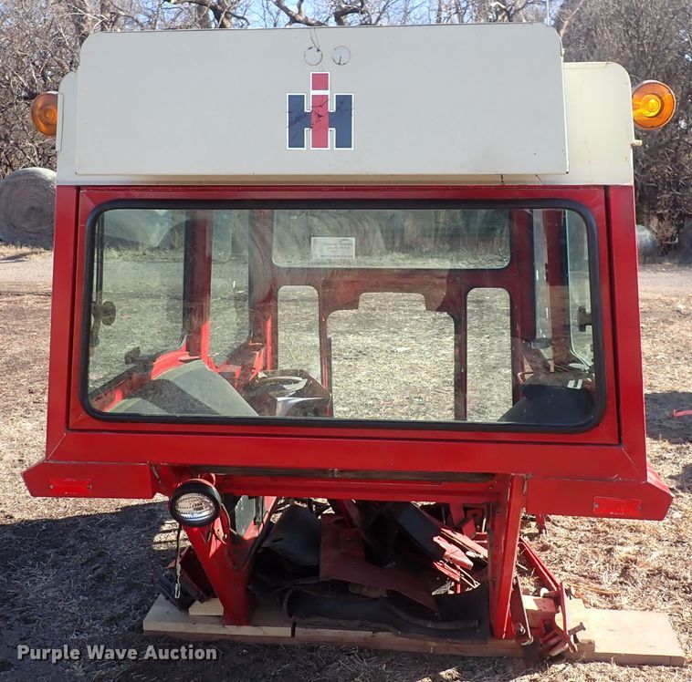 image for item DQ3904 International Harvester 60M  tractor cab