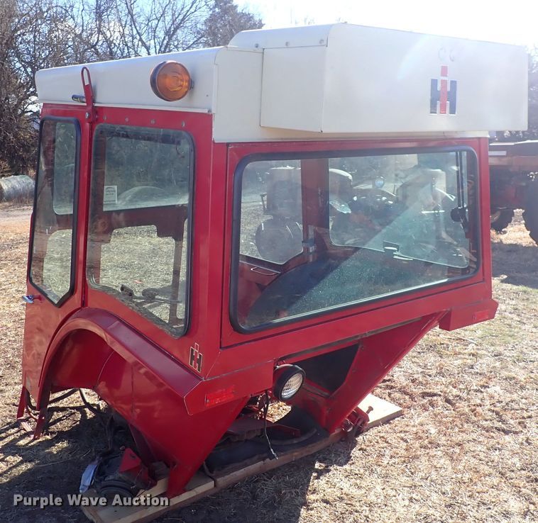 image for item DQ3904 International Harvester 60M  tractor cab