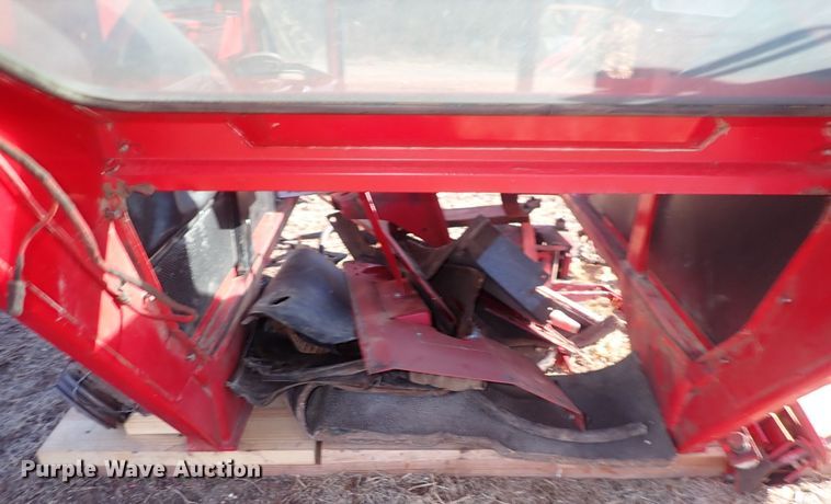 image for item DQ3904 International Harvester 60M  tractor cab
