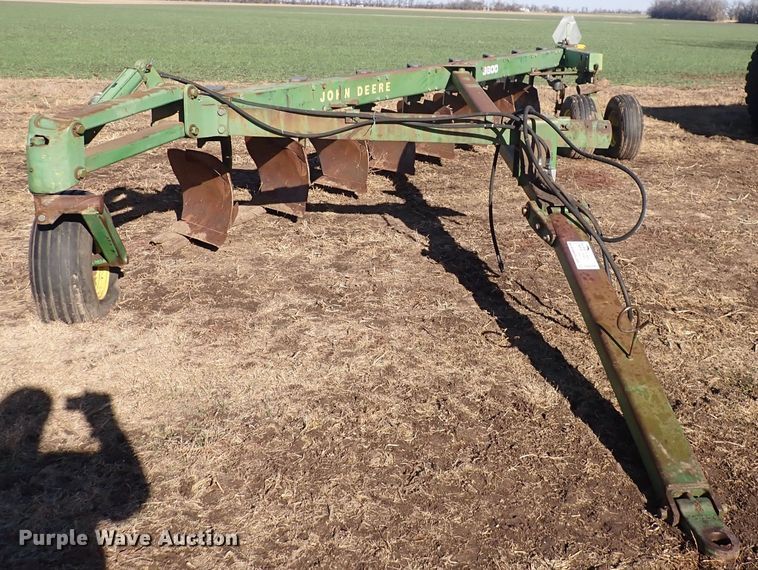 image for item DQ3905 John Deere 3600  plow