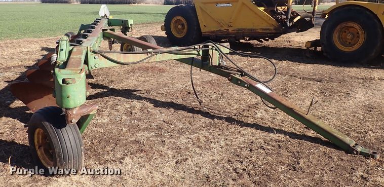 image for item DQ3905 John Deere 3600  plow