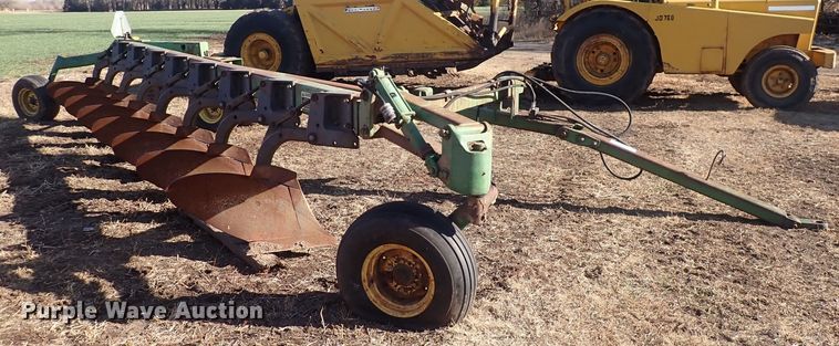 image for item DQ3905 John Deere 3600  plow